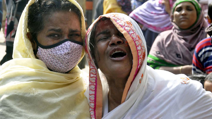 চট্টগ্রামে এক ছেলে হত্যার দায়ে আরেক ছেলের ফাঁসি চান মা